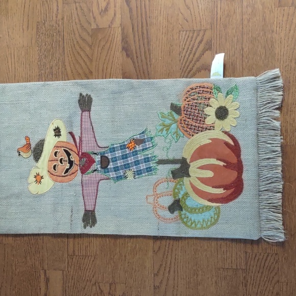 Fall table runner Embroidered Scarecrows & Pumpkins Burlap Front Lined 72"X 13" - Picture 5 of 6